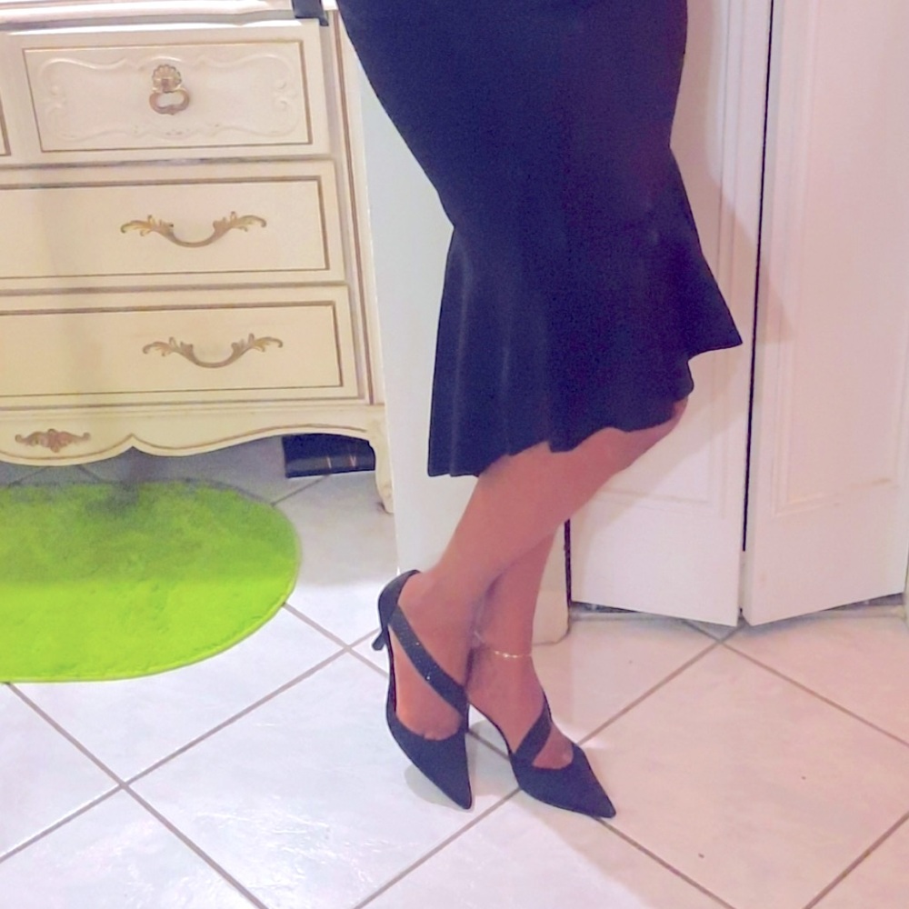 Nina satin heels. Exterior in Perfect condition. However the inside is stripping - Picture 1 of 6